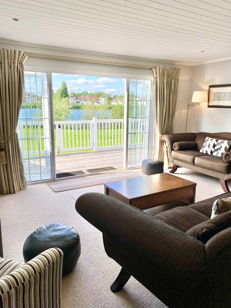 18 Windrush Lake living area