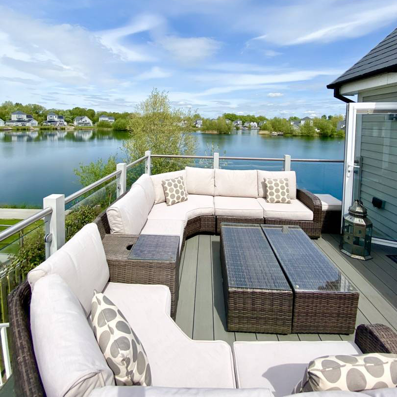 41 Summer Lake outside