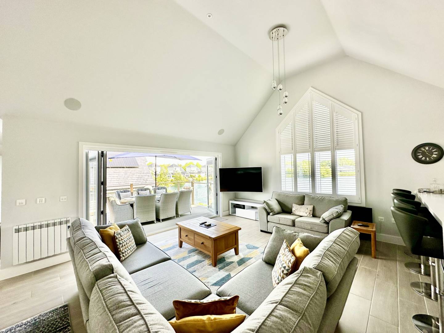 42 Summer Lake Living Area