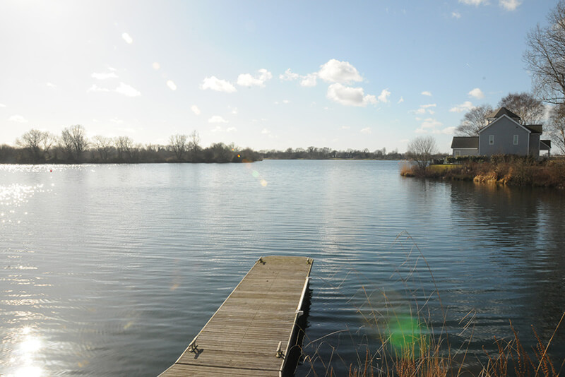 jetty-on-lake